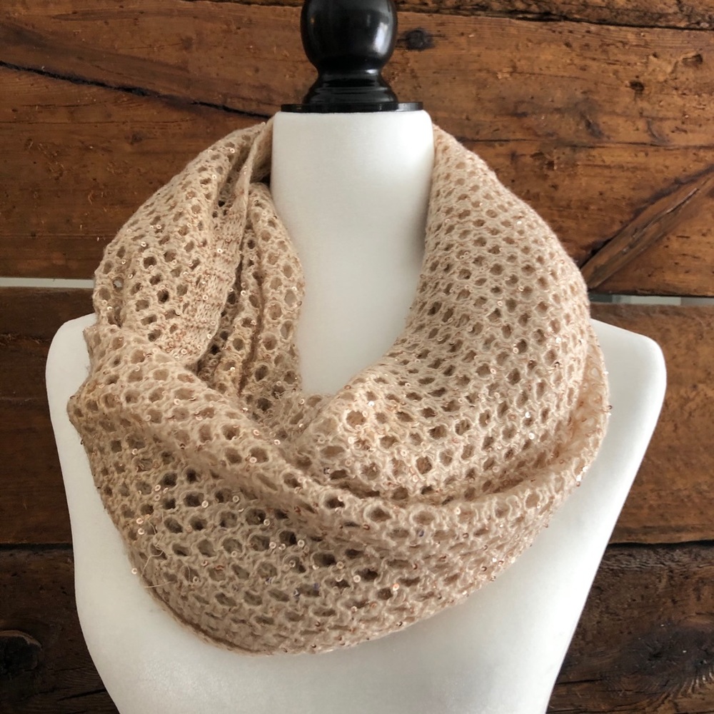 H&M | Knit Sequins Infinity Scarf
